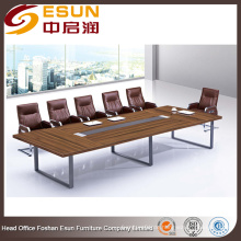 Moderner Executive-Luxus-Konferenztisch für Tagungsraum